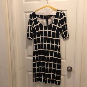 Black and white Banana Republic dress 3/4 sleeve